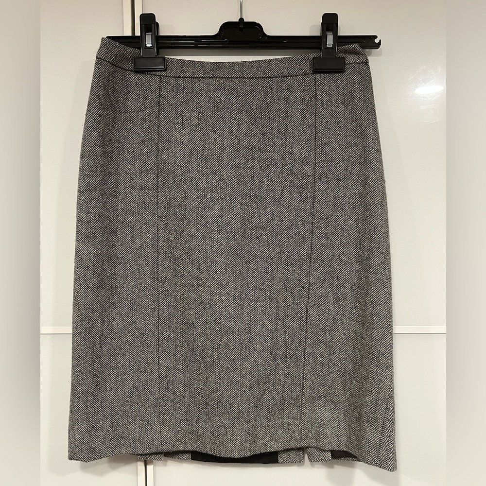 Pink Tartan Light Gray Wool Skirt size 4 with a black lining inside.